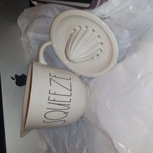 Rae Dunn Ceramic Citrus Juicer "Squeeze" Removable Lid